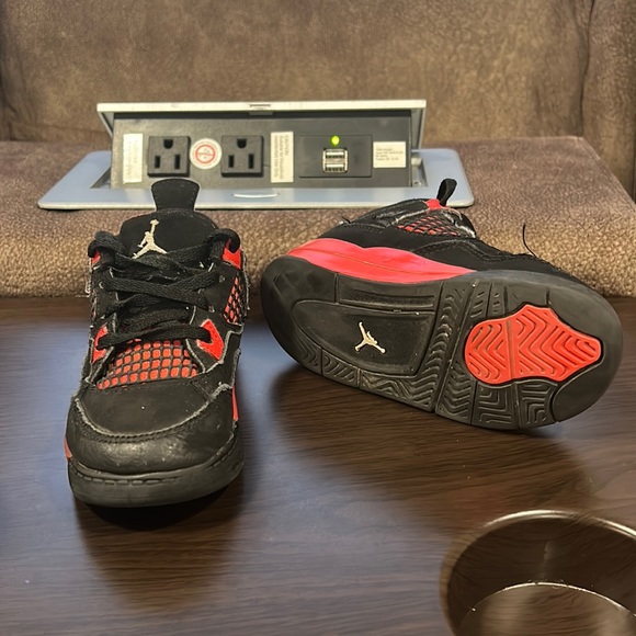 JORDAN 4 RETRO THUNDER USED 8 C - Picture 1 of 9